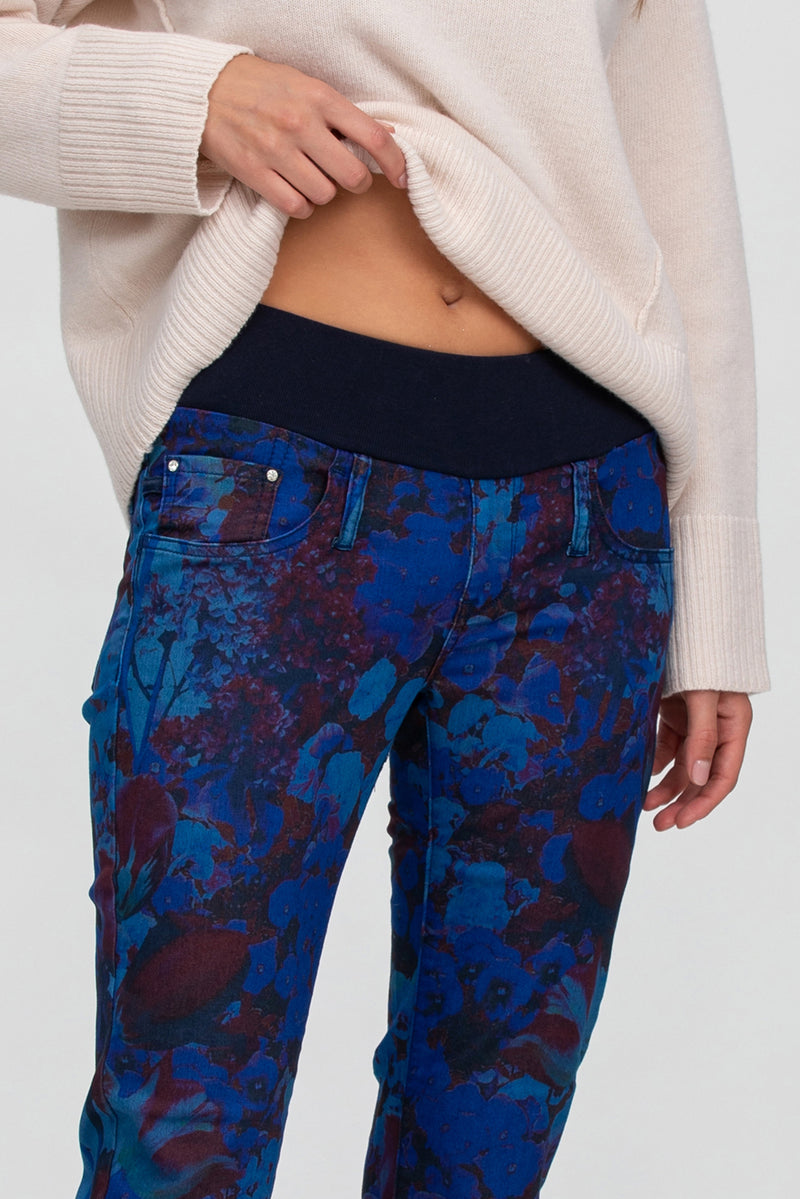 PRINTED JEGGINGS | Fitted Jeggings in Purple Flower Print